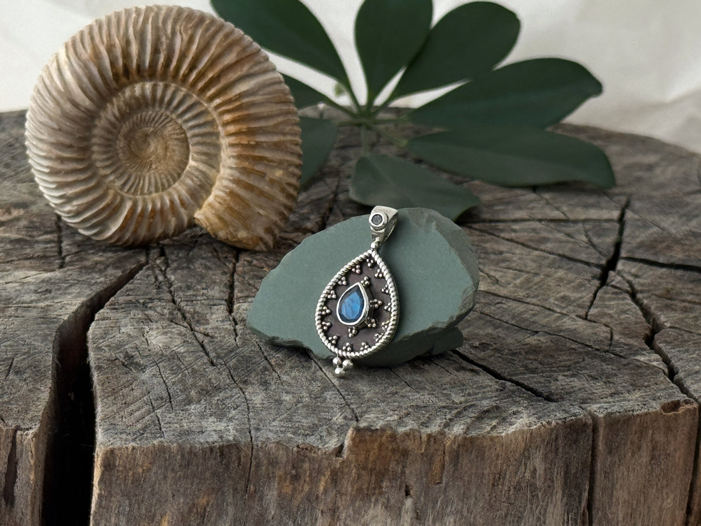 Boho Anhänger Tropfen mit Labradorit aus Silber – Orientalischer Schmuck im marokkanischen Stil