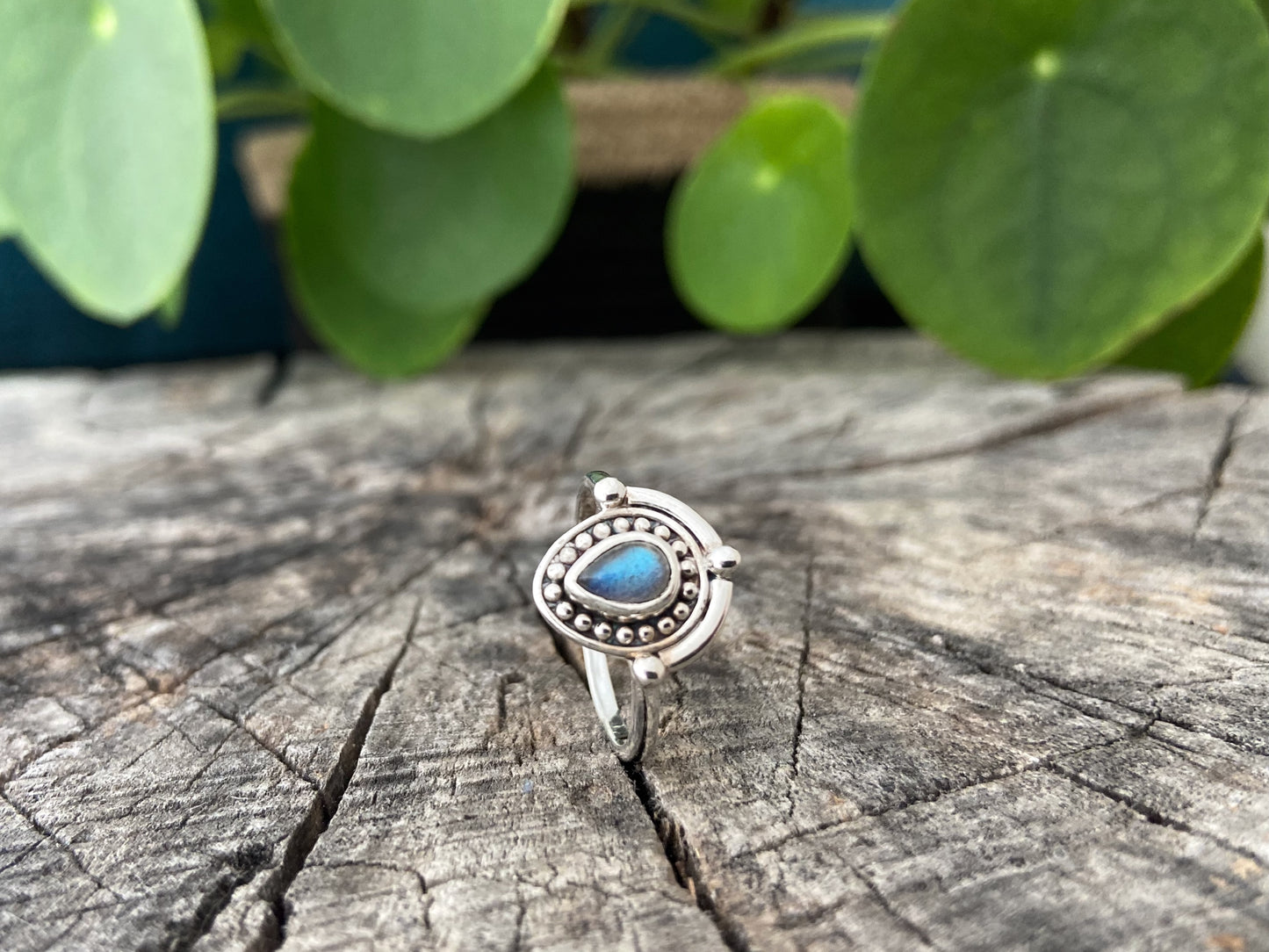 Silver ring with teardrop-shaped labradorite stone and dots