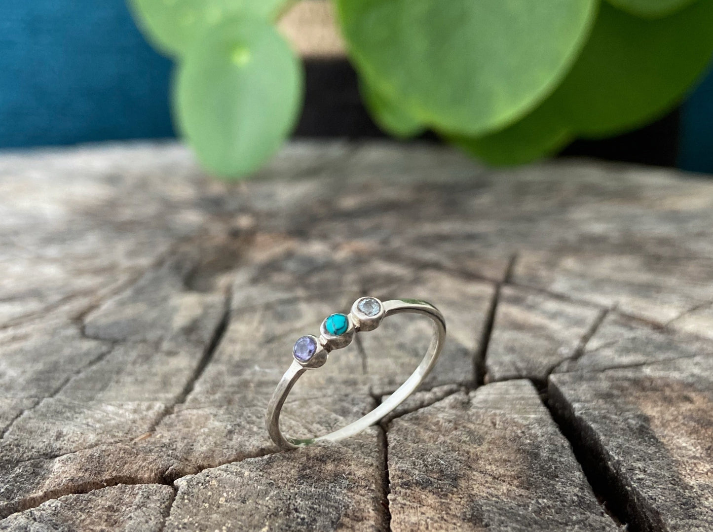 filigree ring with three small faceted stones made of silver, blue tones