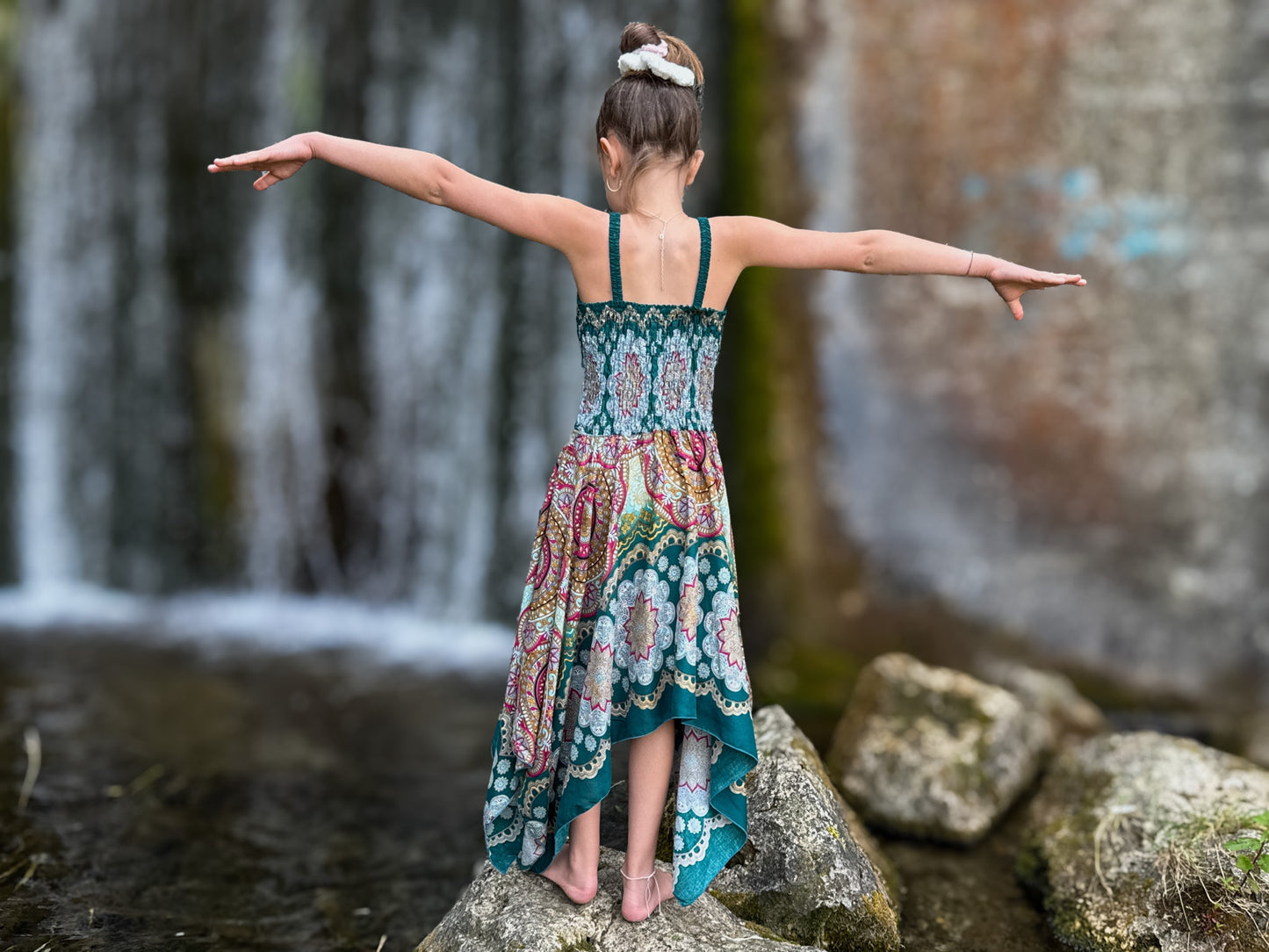 luftiges Elfenkleid für Kinder, bunt gemustertes Sommerkleid im Boho Look für Mädchen, Fransenkleid