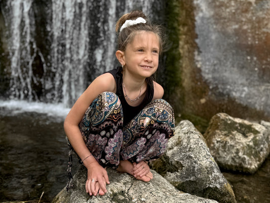 bunt schwarz gemusterte Pluderhose für Kinder