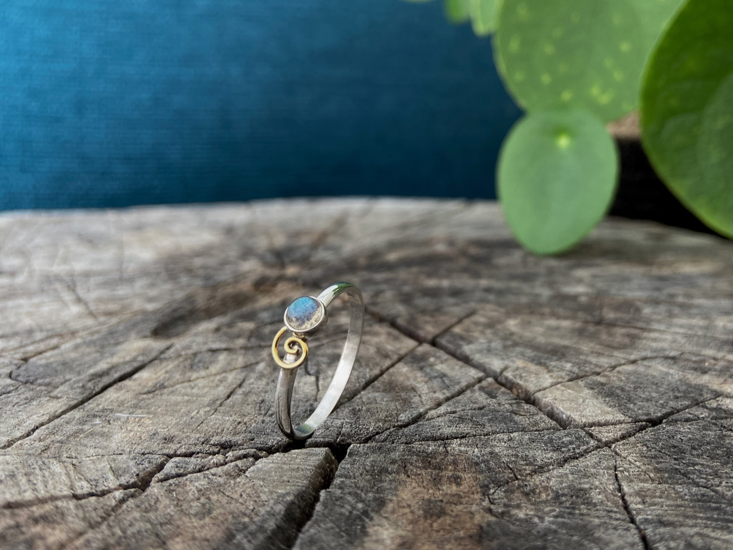 Silver ring with spiral made of brass and labradorite stone