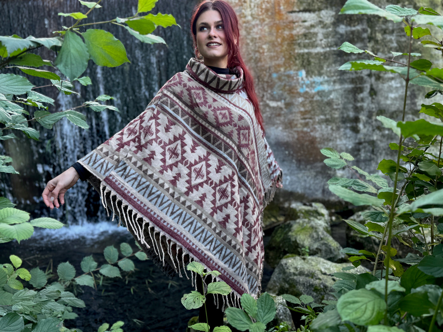 gemütlicher warmer Poncho, Überwurf, Bohemian Poncho, Boho Überwurf dunkelrot/beige/braun P06