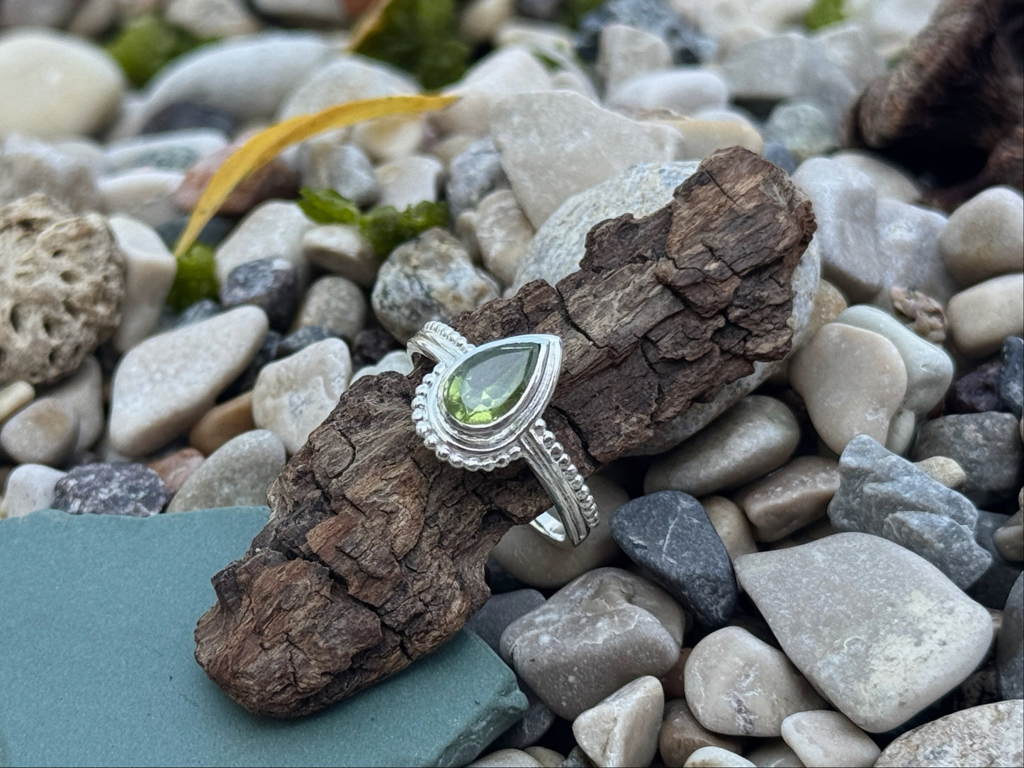 solid ring with spiral and filigree pattern made of 925 silver