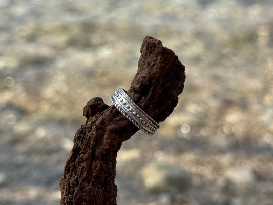 Toe ring with silver spirals