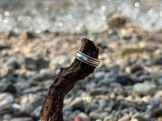 Toe ring with silver spirals