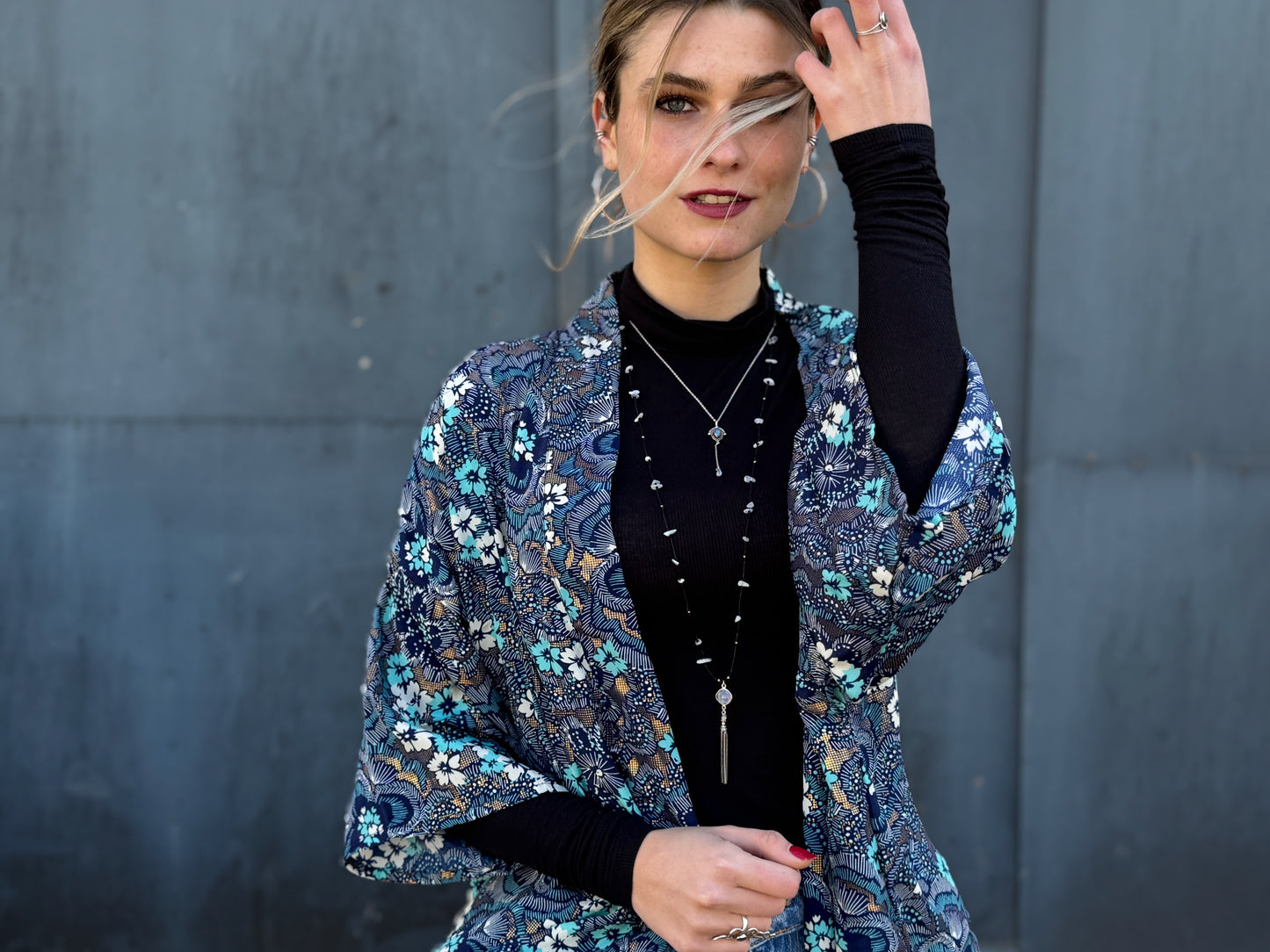 blau floral gemusterter Kimono, Bluse, Überwurf, leichte Jacke