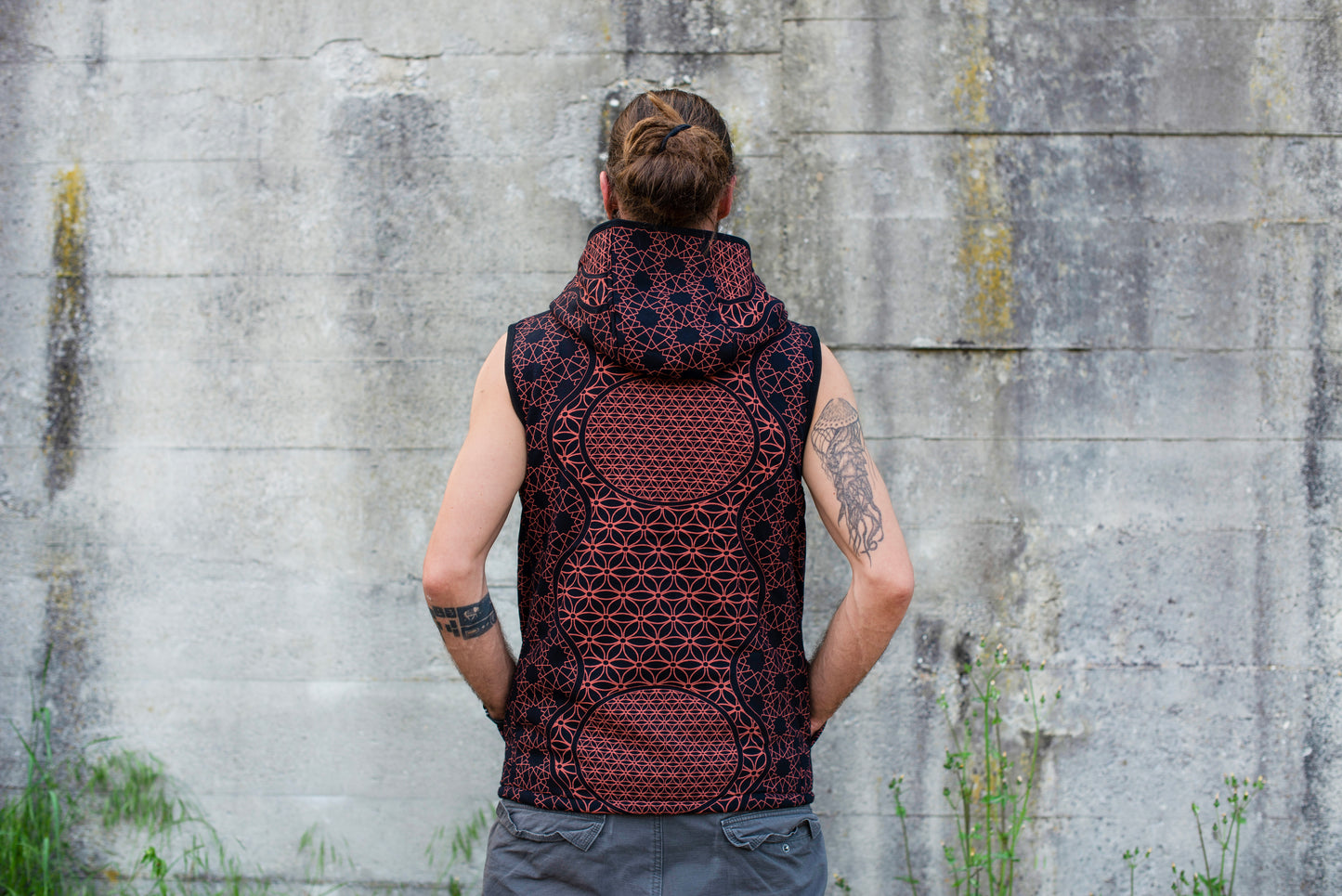 Lined men's hooded vest in black/rust red, pattern of the flower of life