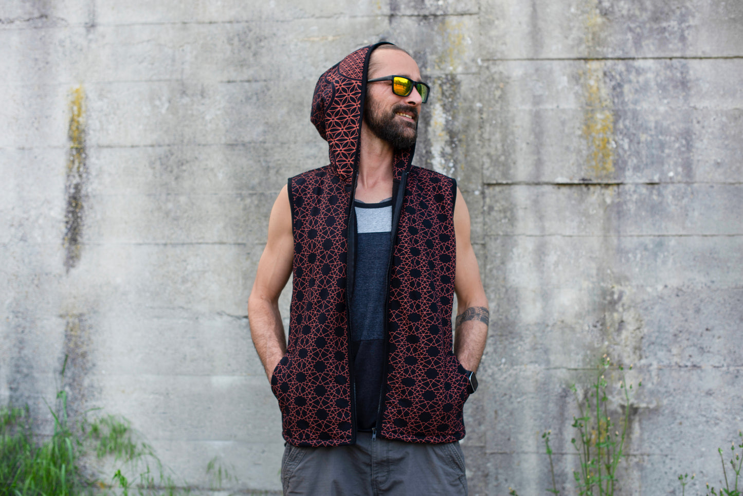 Lined men's hooded vest in black/rust red, pattern of the flower of life