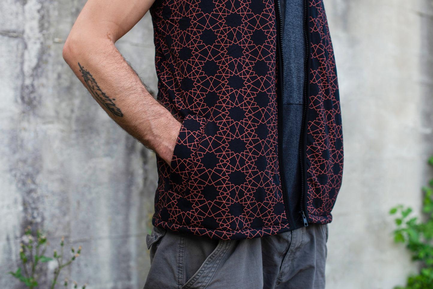 Lined men's hooded vest in black/rust red, pattern of the flower of life