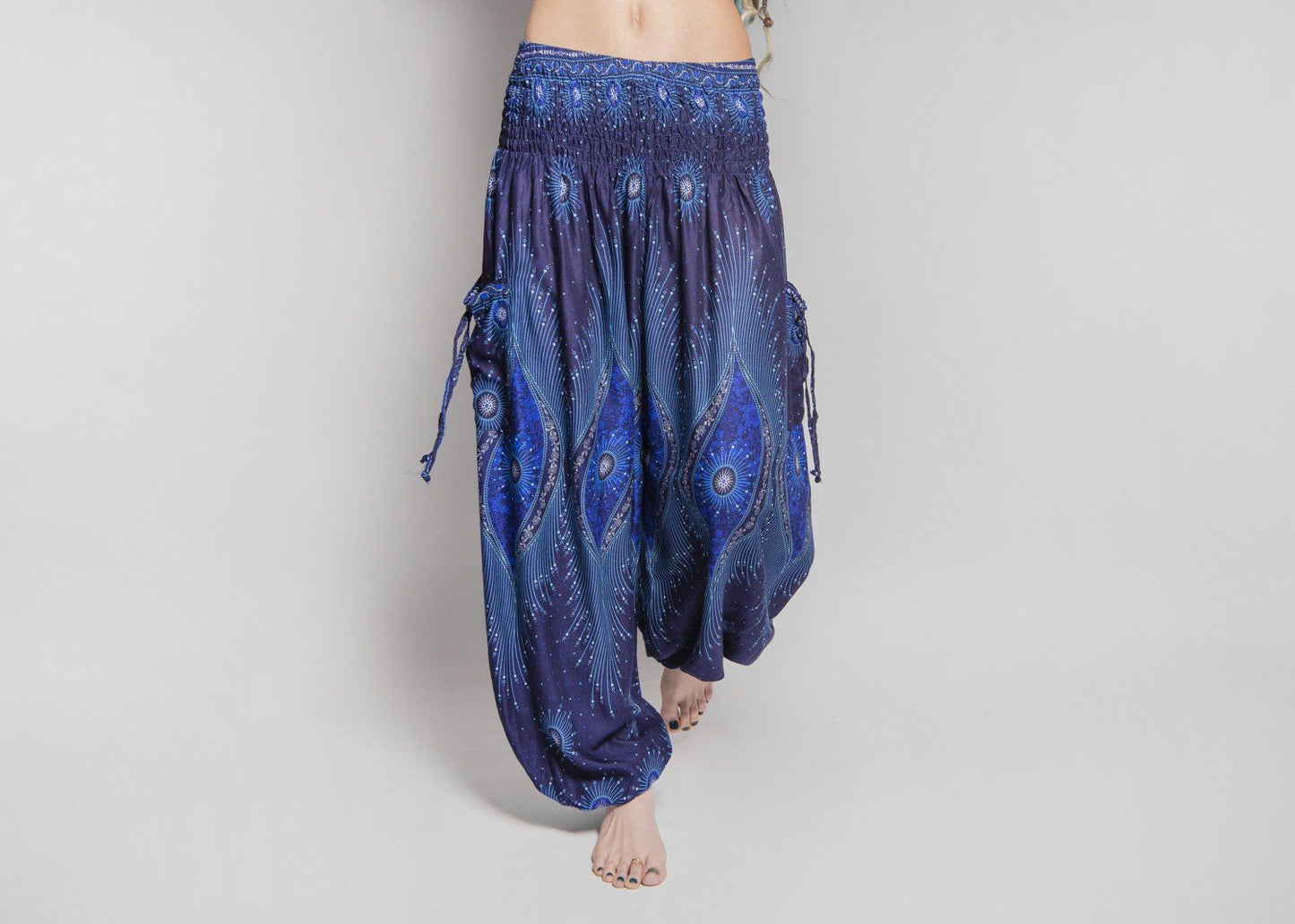 Airy harem pants with a peacock pattern in dark blue
