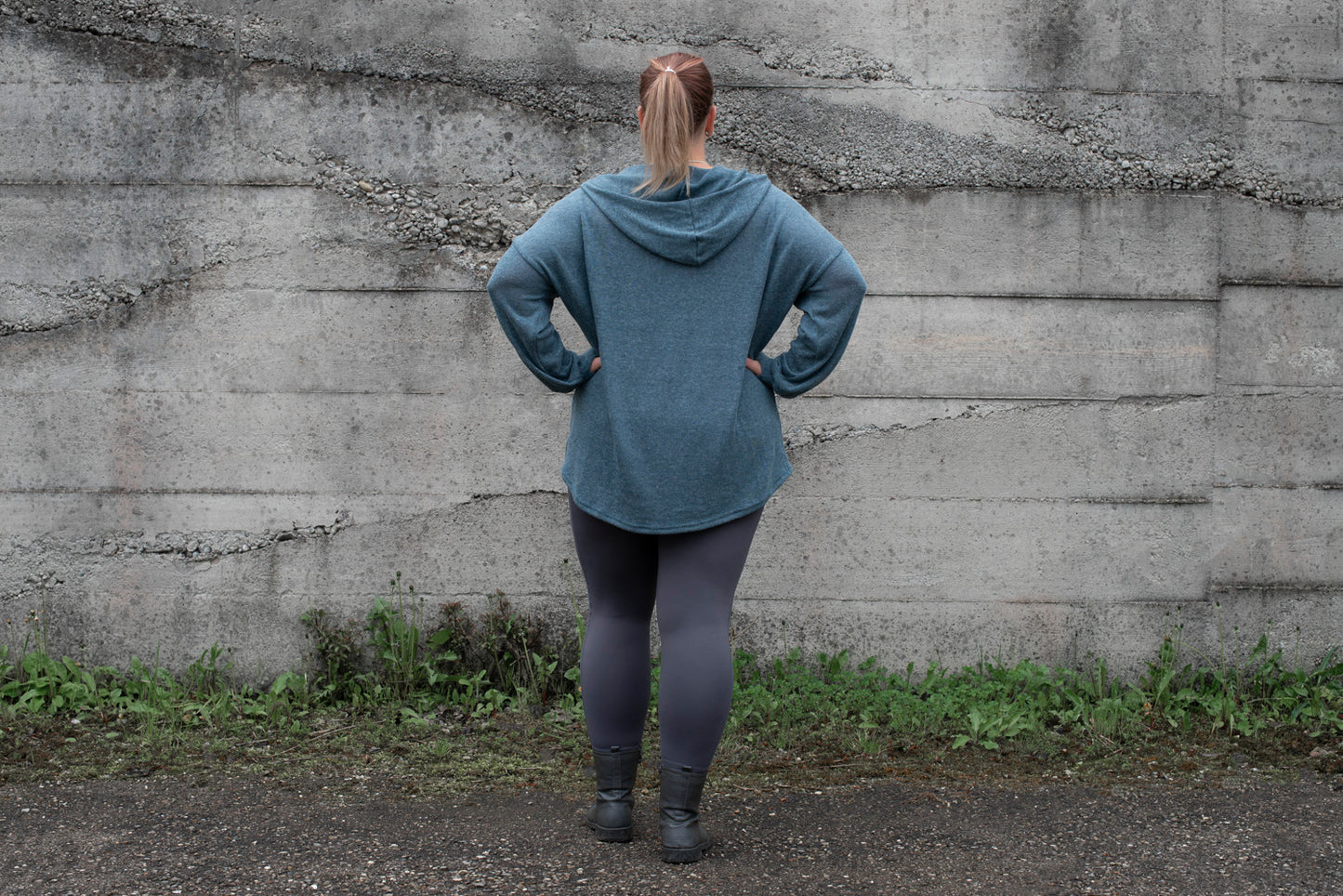 PLUS SIZE, long, plain knitted sweater with a large hood and thumbholes in blue