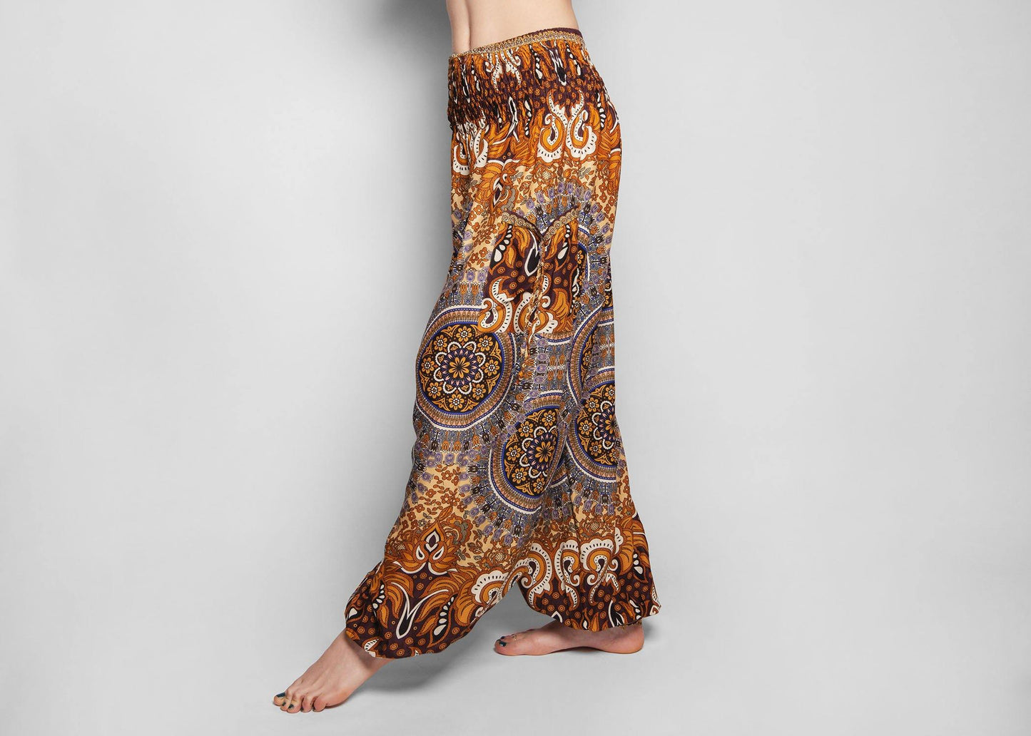 Luftige Pluderhose floral gemustert in braun mit Taschen