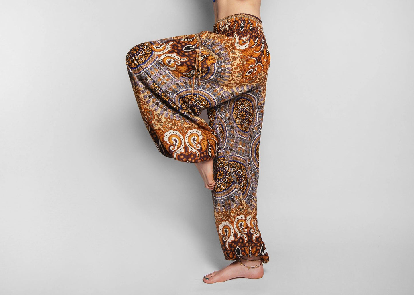 Luftige Pluderhose floral gemustert in braun mit Taschen