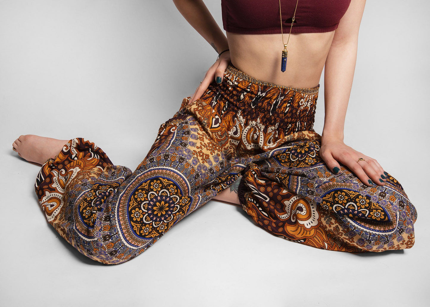 Luftige Pluderhose floral gemustert in braun mit Taschen