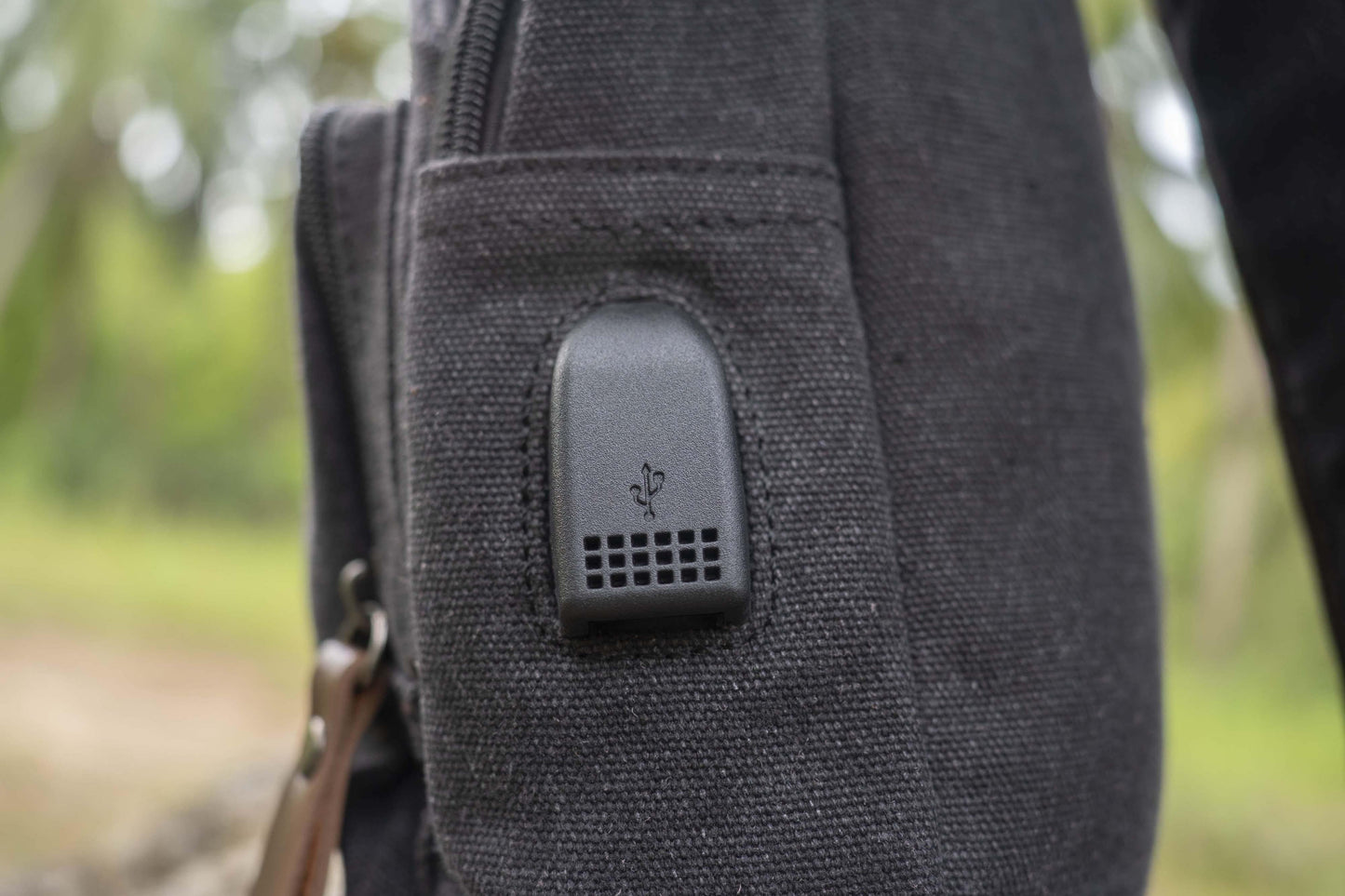 practical canvas shoulder bag