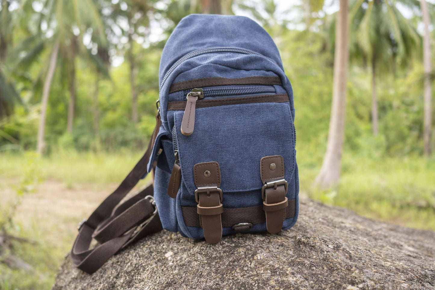 praktische Canvas Schultertasche mit Riemen in blau