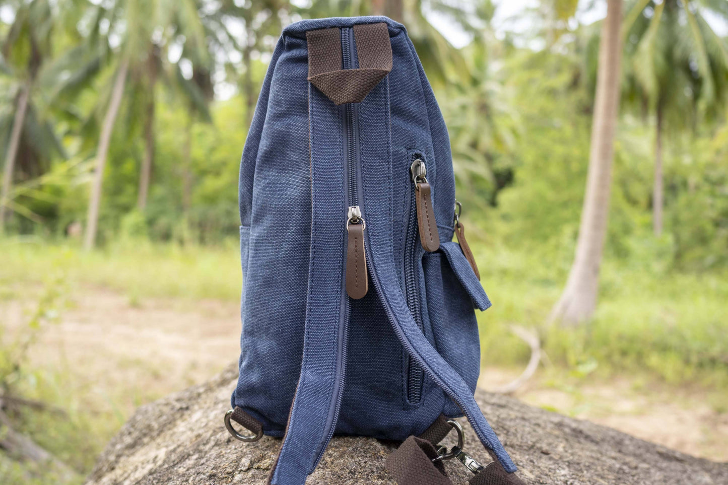praktische Canvas Schultertasche mit Riemen in blau