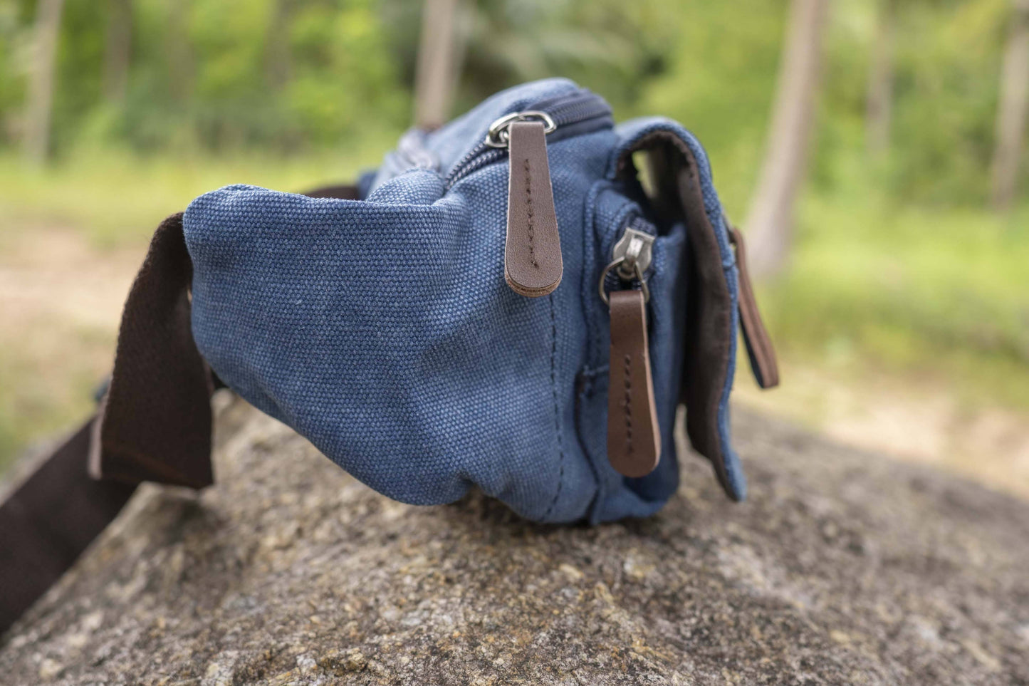 Practical canvas bum bag in blue