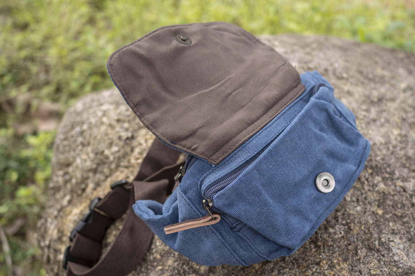Practical canvas bum bag in blue