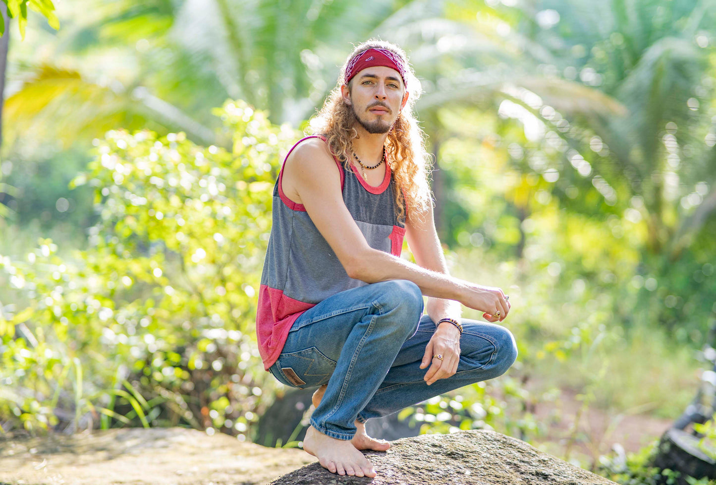 Tri-color tank top with chest pocket for men in red