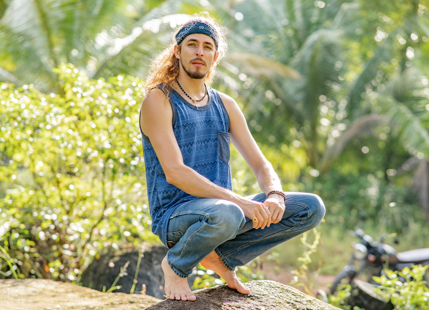 blau gemustertes Tanktop mit Brusttasche für Männer