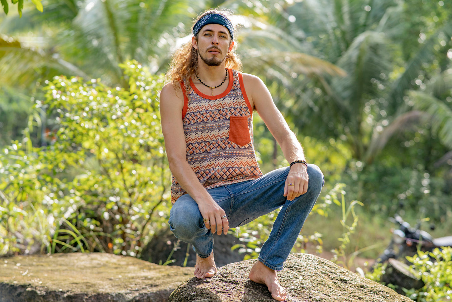 gemustertes Tanktop für Männer mit Brusttasche in orange/blau
