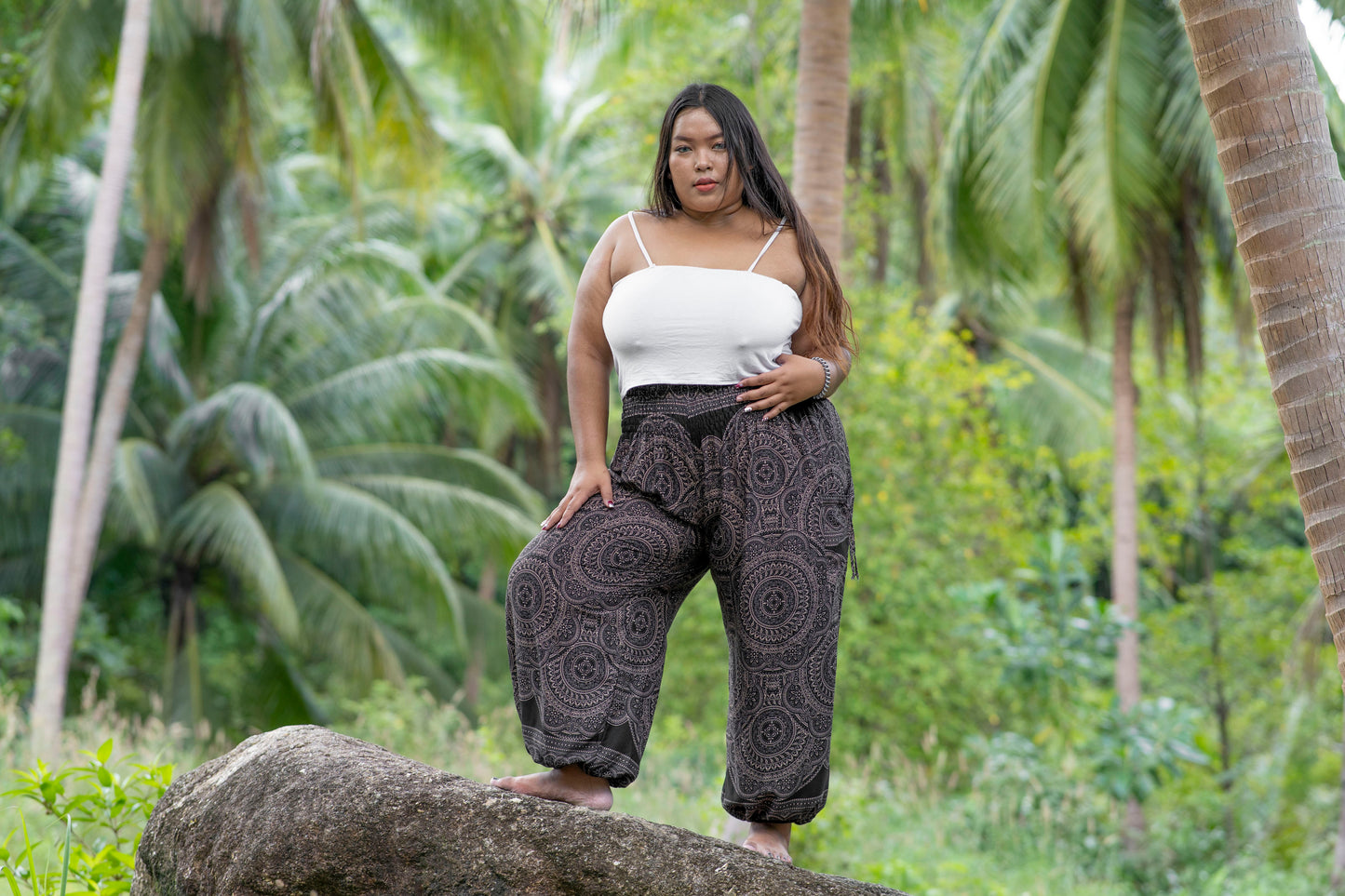 PLUS SIZE Pluderhose mit Mandalamuster in schwarz