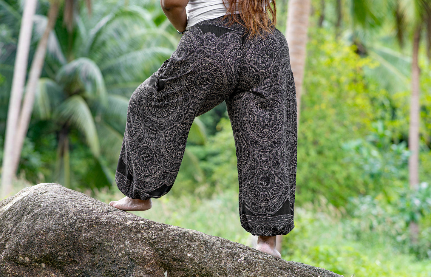 PLUS SIZE Pluderhose mit Mandalamuster in schwarz