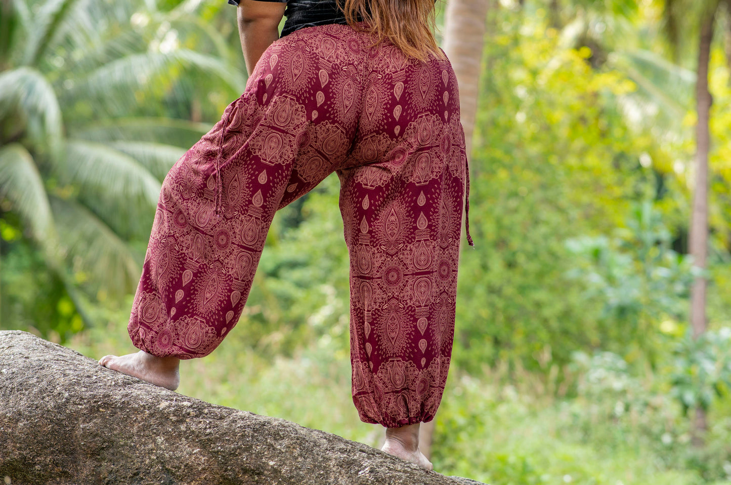 PLUS SIZE harem pants with a delicate pattern in red