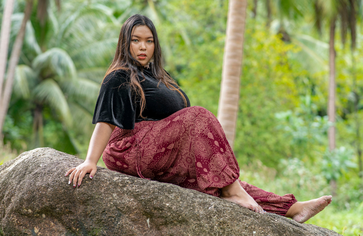 PLUS SIZE harem pants with a delicate pattern in red