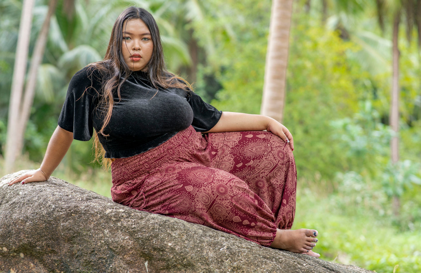 PLUS SIZE harem pants with a delicate pattern in red