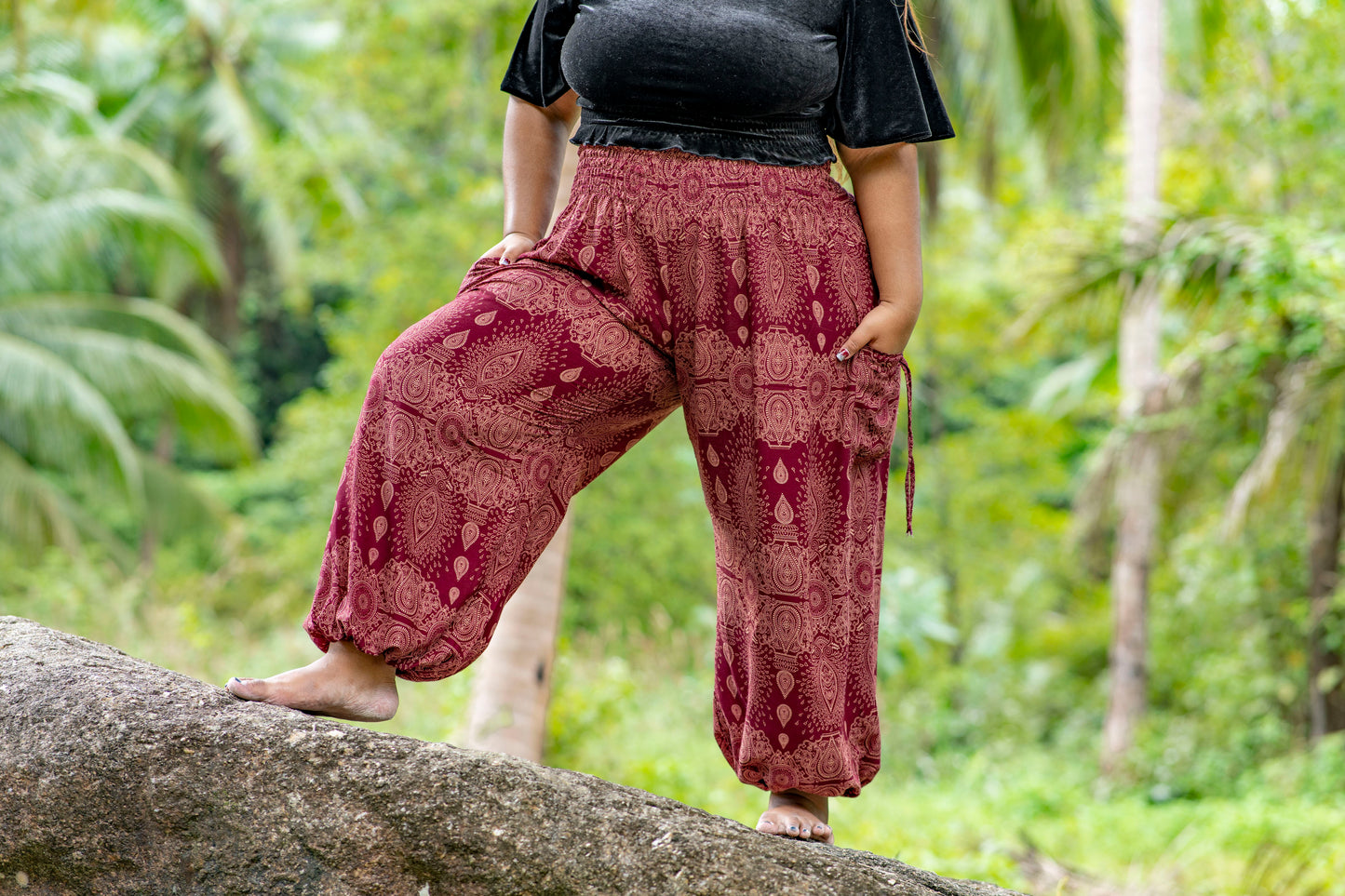 PLUS SIZE harem pants with a delicate pattern in red