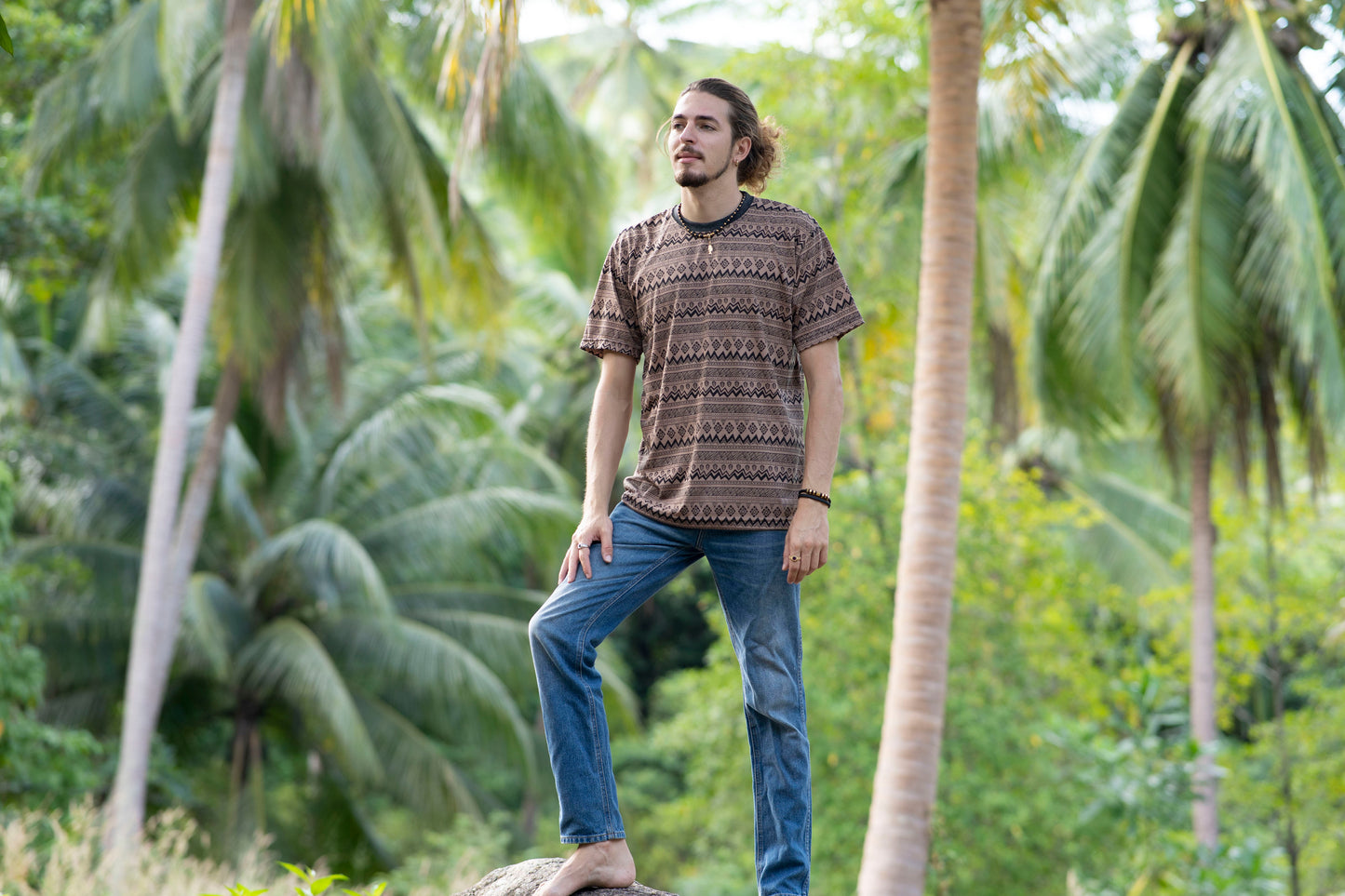 brown patterned t-shirt for men