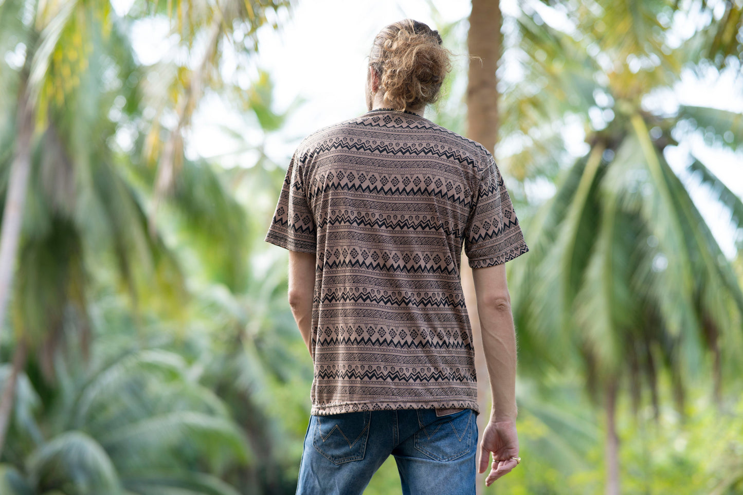 brown patterned t-shirt for men