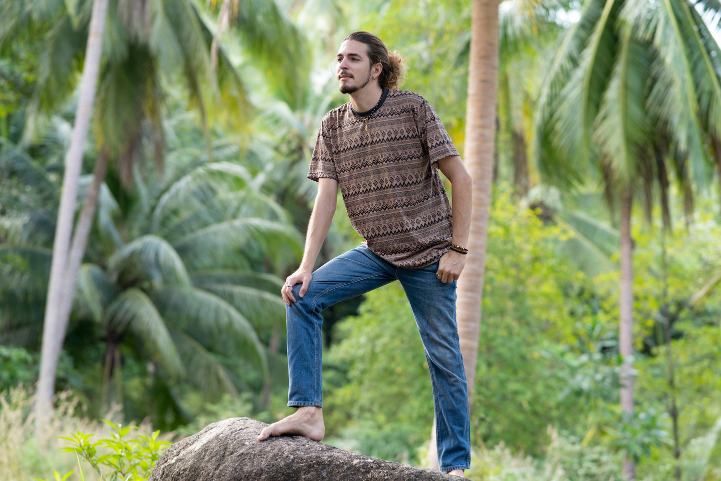 brown patterned t-shirt for men