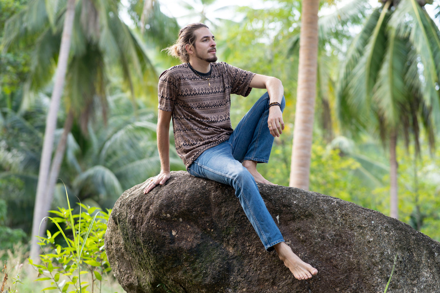 brown patterned t-shirt for men