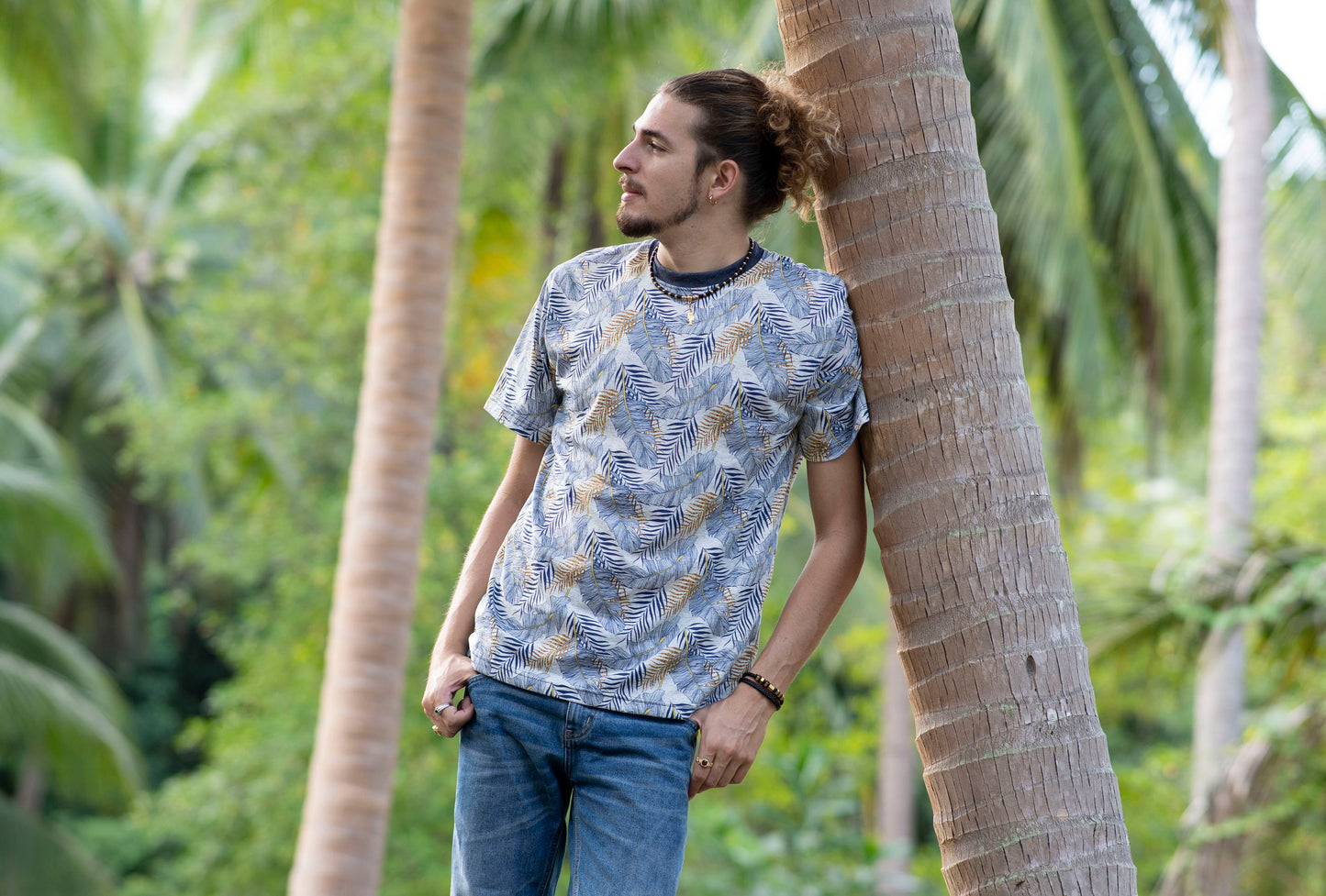 Patterned T-shirt for men in gray blue beige with palm tree print