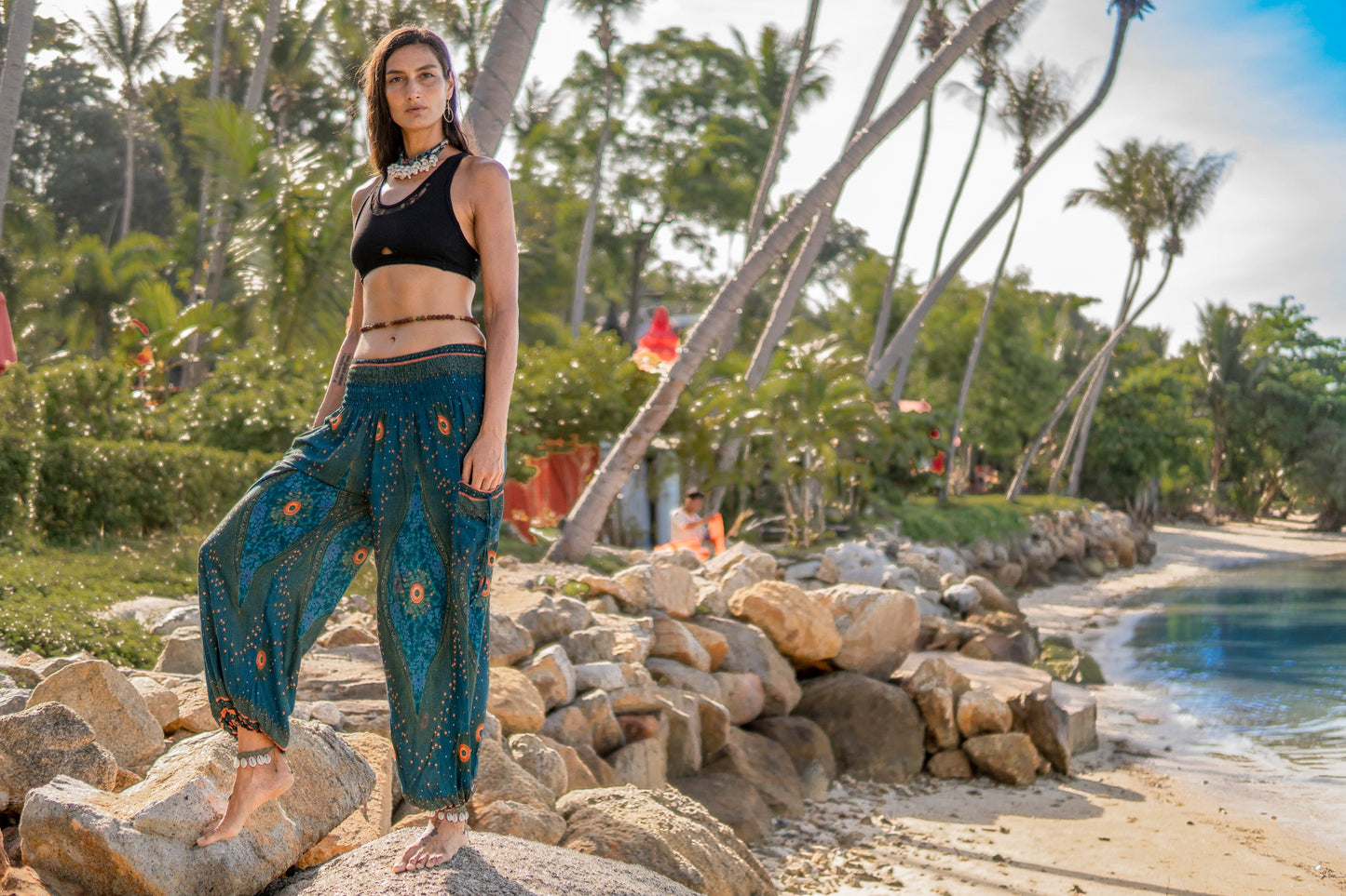 Airy harem pants with a peacock pattern in turquoise