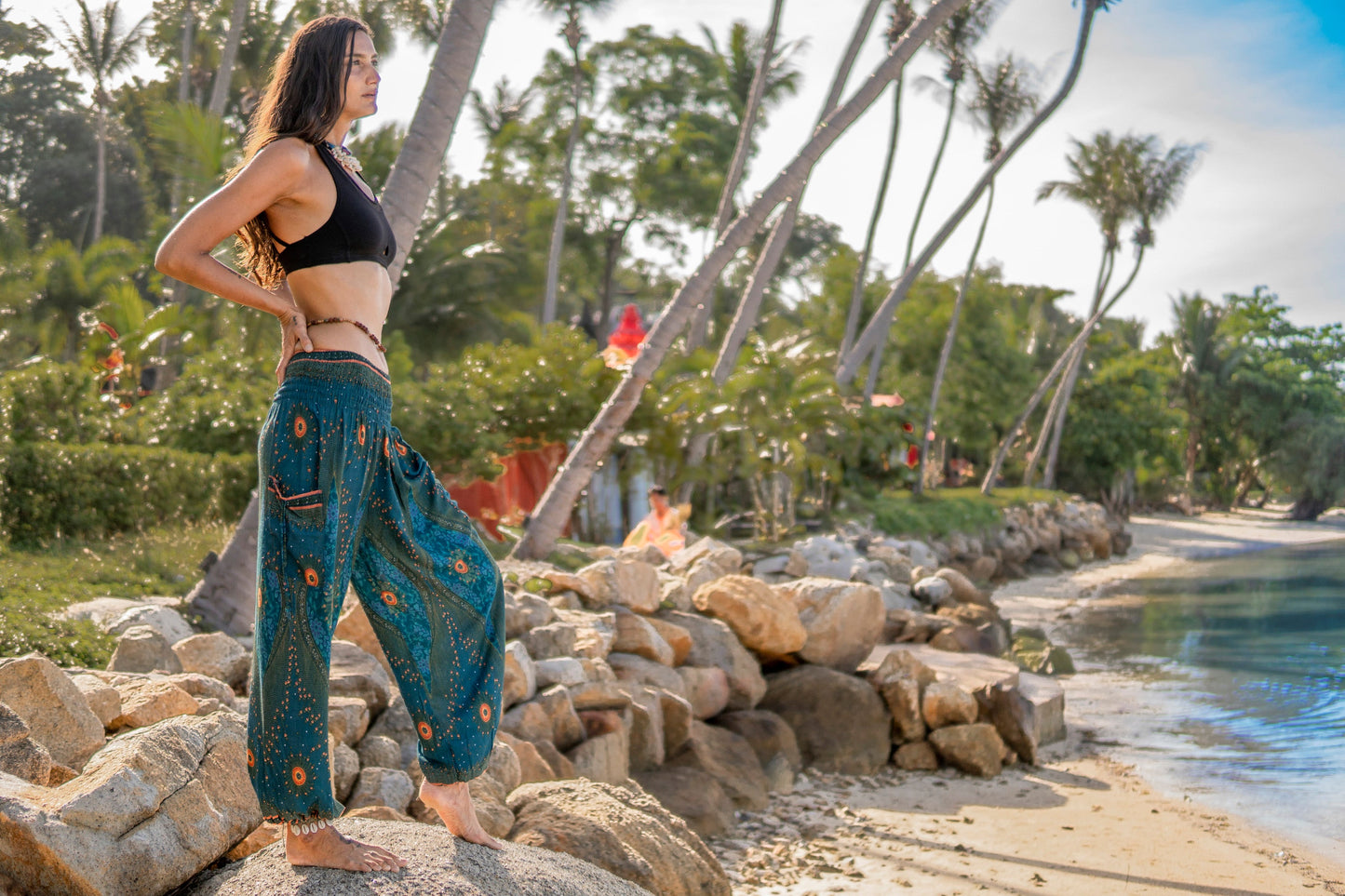 Airy harem pants with a peacock pattern in turquoise