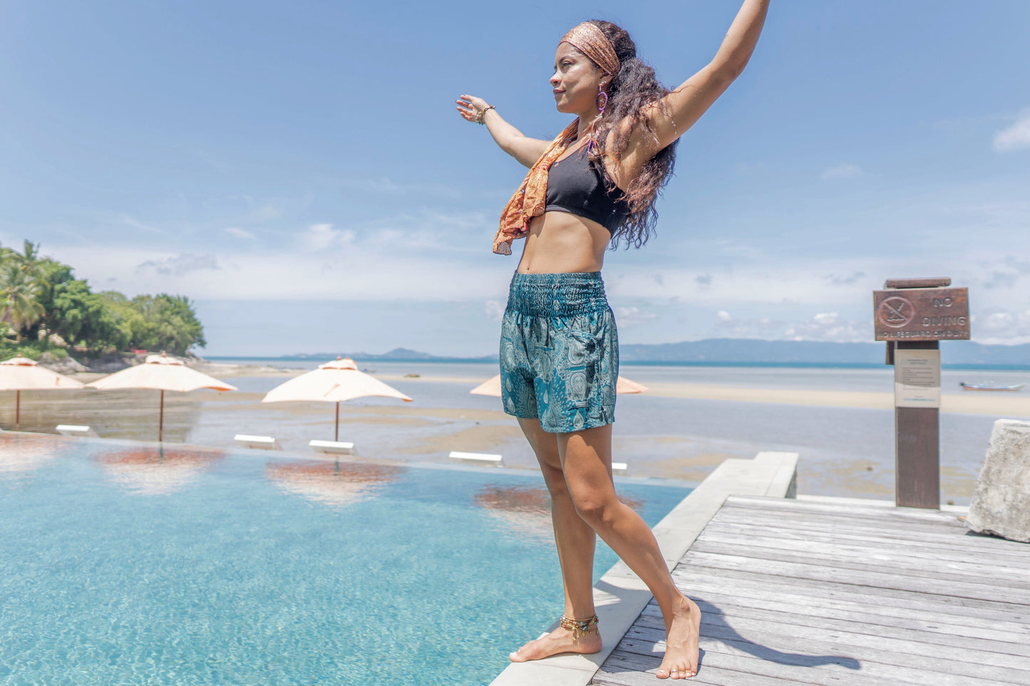 Airy, light summer shorts with a filigree pattern in turquoise