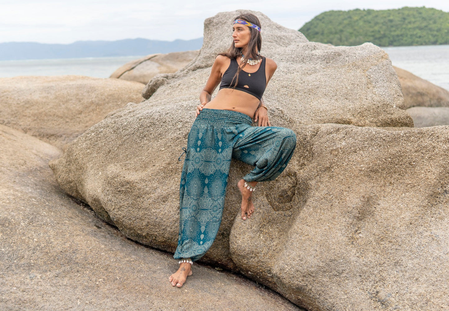 Airy harem pants with a filigree pattern in turquoise