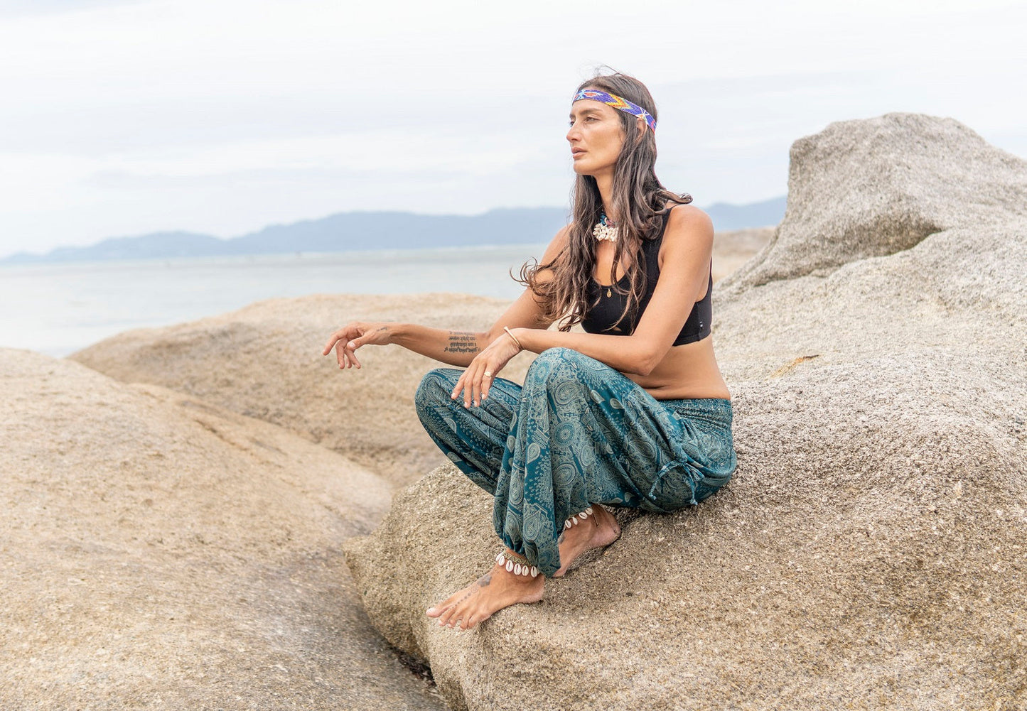Airy harem pants with a filigree pattern in turquoise