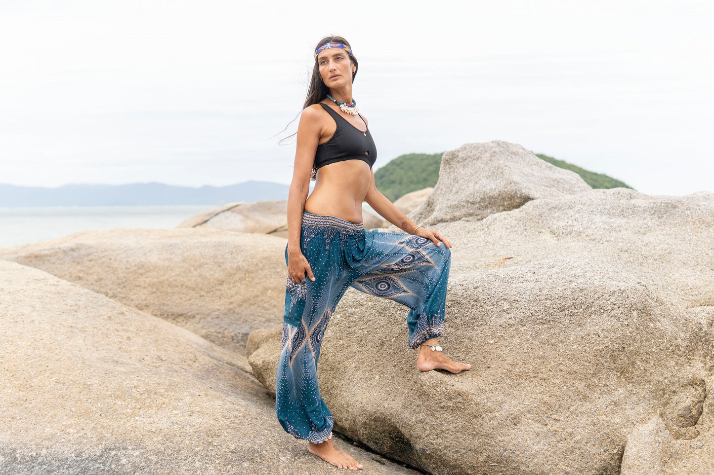 Airy harem pants with a peacock pattern in turquoise