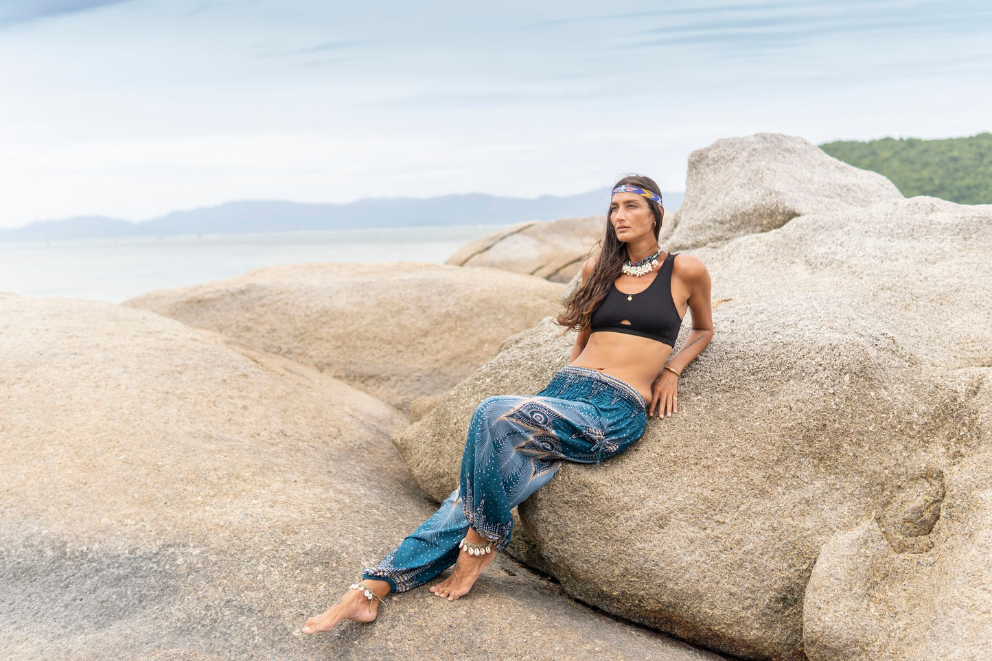 Airy harem pants with a peacock pattern in turquoise