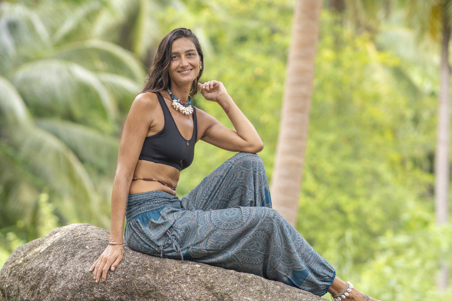 Airy harem pants with a mandala pattern in blue with pockets