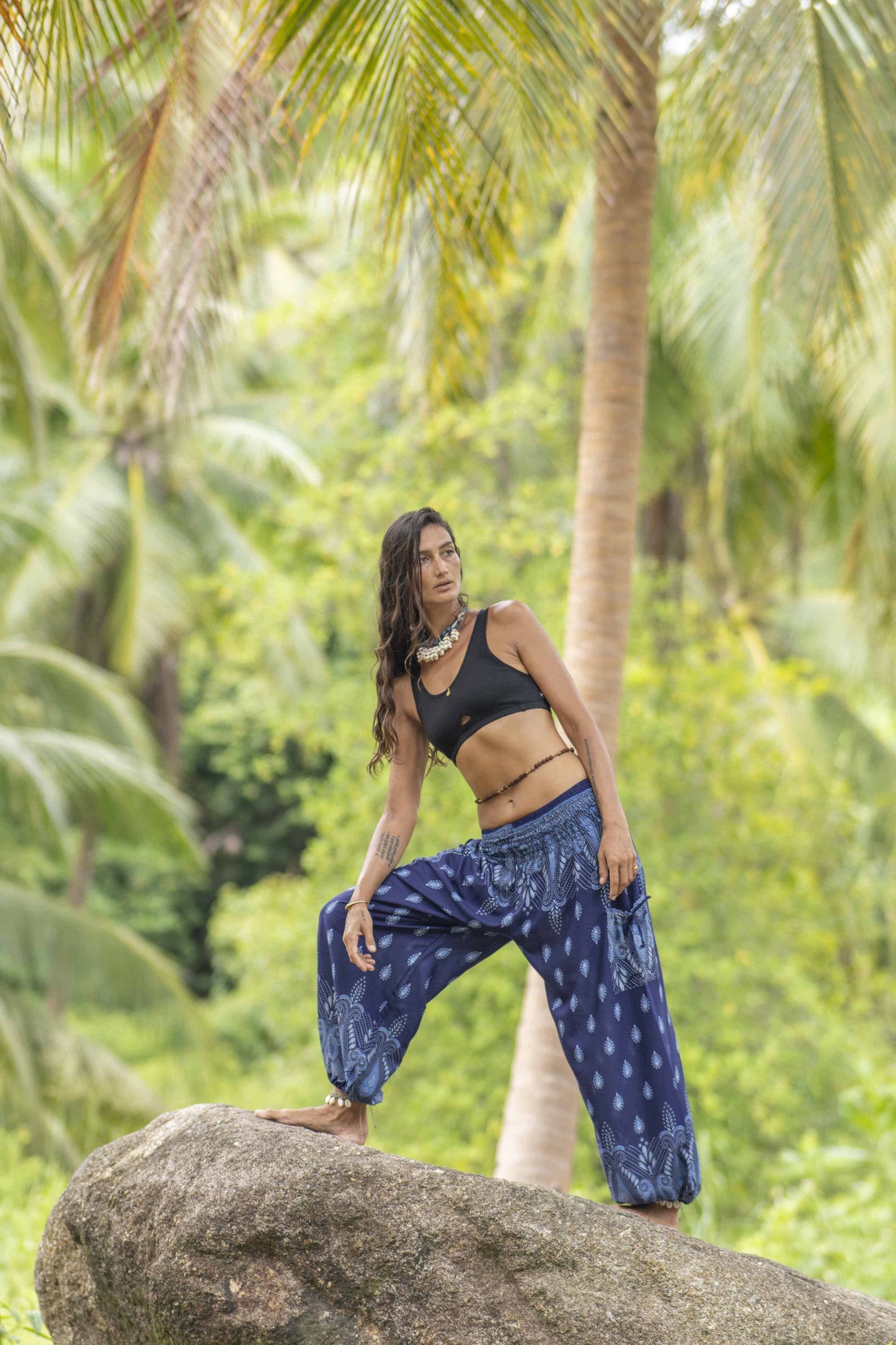 Airy patterned harem pants in blue with pockets