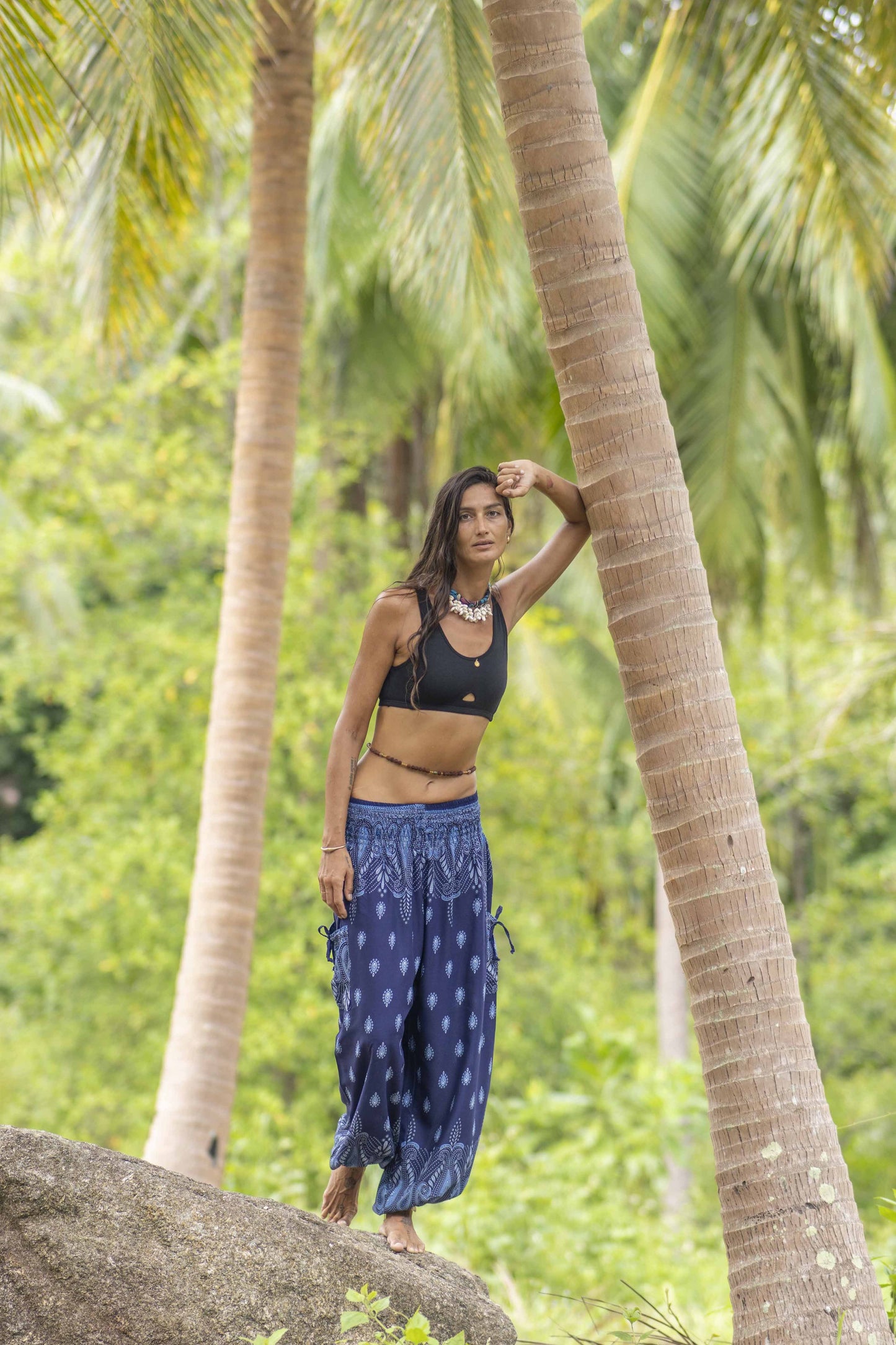 Airy patterned harem pants in blue with pockets