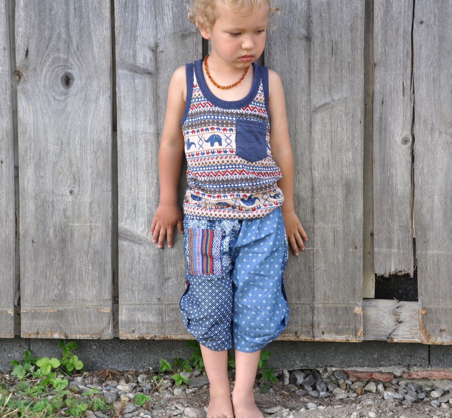 bunt gemustertes Tanktop mit Elefanten für Kinder