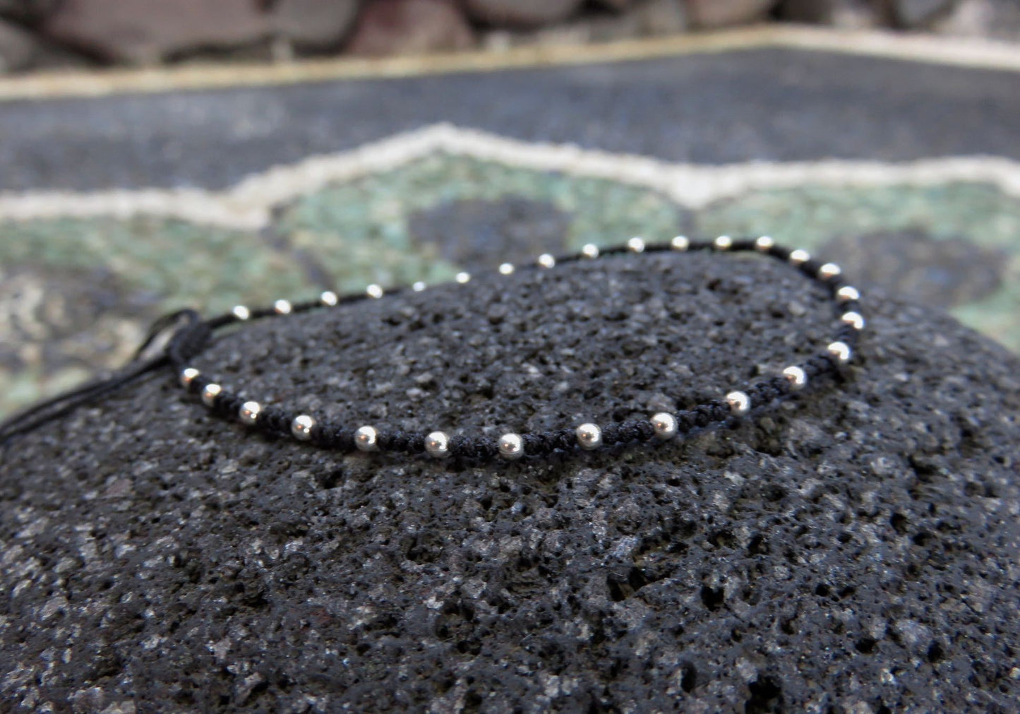 Armband mit silbernen Perlen in schwarz oder türkis